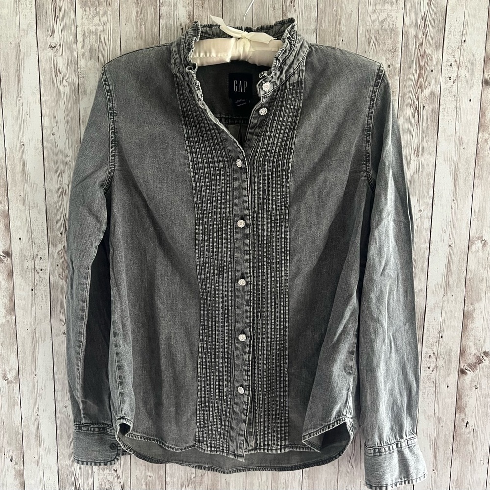 GAP Charcoal Chambray Ruffle and Pleated Button-Up Blouse Small Women’s